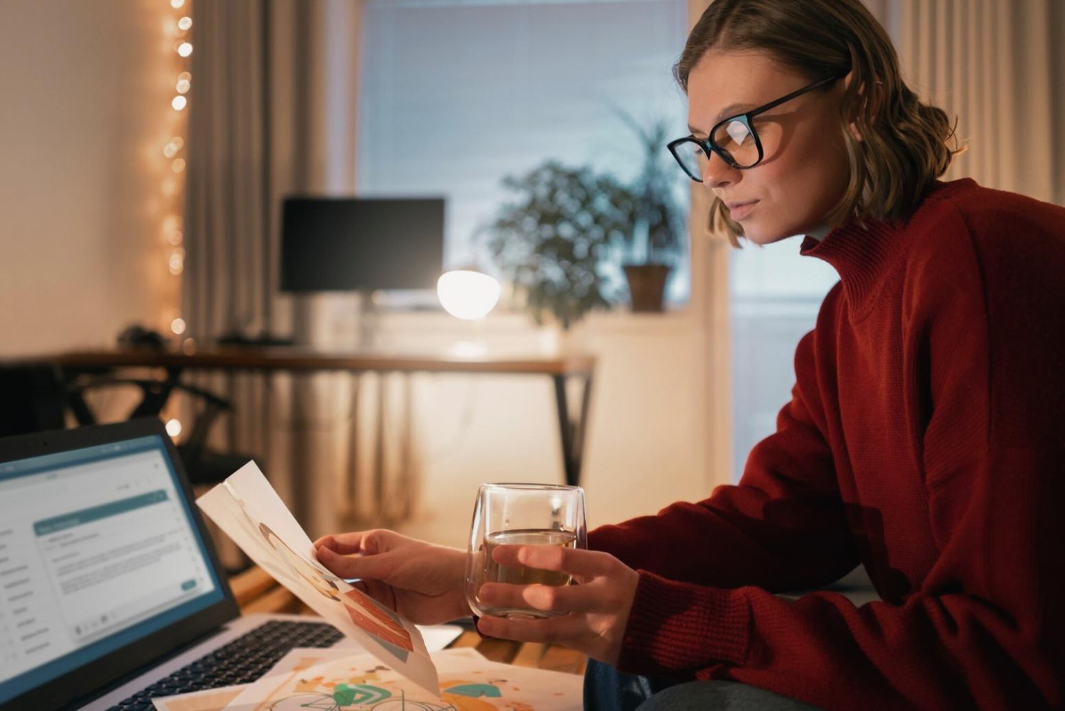 Équipe anivorahub travaillant sur des stratégies financières personnalisées